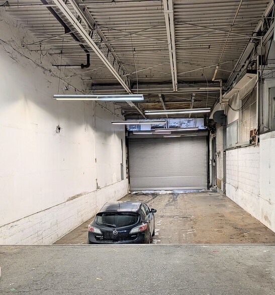 More Photos Of 20 N Front St, Bally Distribution For Sale