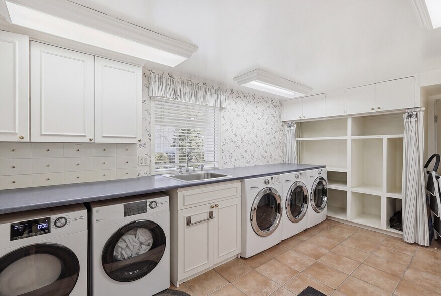 More Photos Of 7001 Savona Access Rd, Thompson-Nicola Hotel For Sale