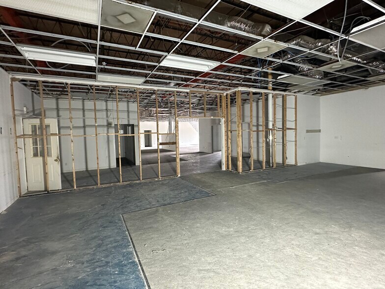 More Photos Of 865 W New York Ave, Deland Freestanding For Sale