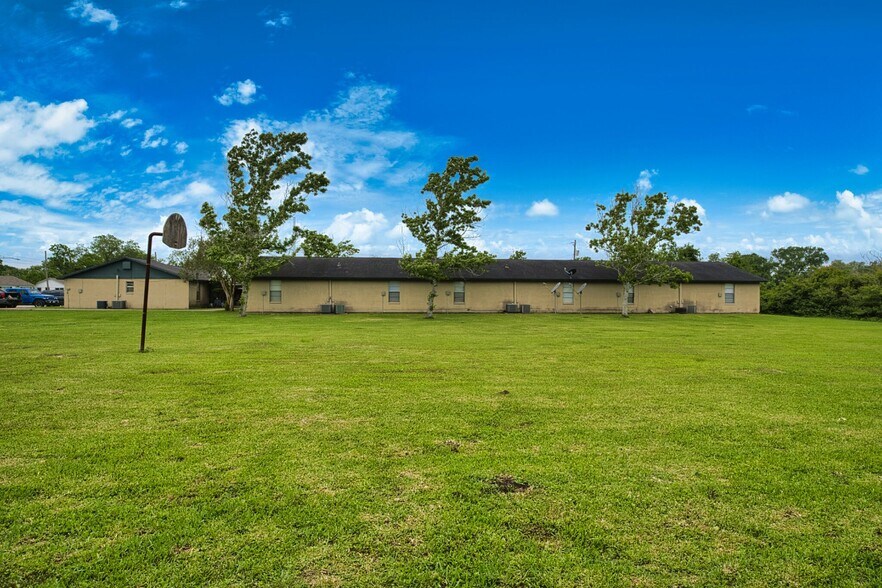 More Photos Of 401 E Texas St, Brazoria Multifamily For Sale