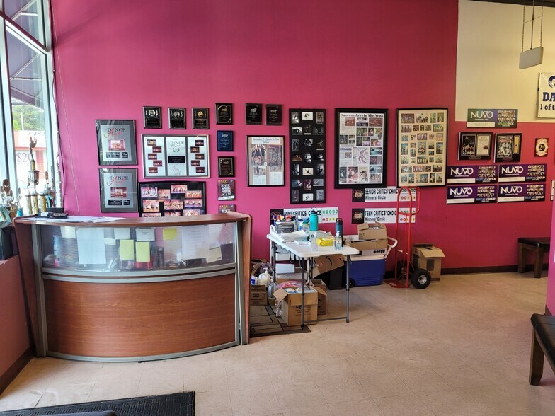 More Photos Of 2290-2310 Cascade Rd SW, Atlanta Unknown For Lease