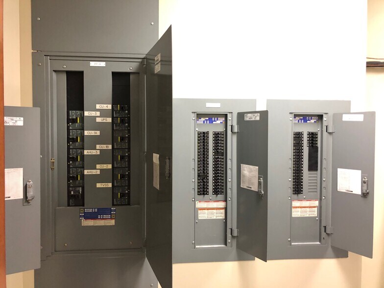 More Photos Of 810 W Esplanade Ave, Kenner General Retail For Sale