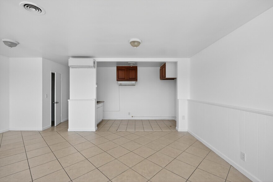 More Photos Of 16119 Sherman Way, Van Nuys Freestanding For Sale