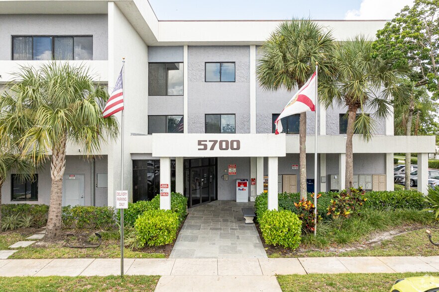 More Photos Of 5700 Lake Worth Rd, Greenacres Medical For Lease
