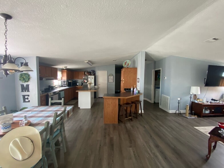More Photos Of 10850 Cozarts Chalet, Gibsonton Manufactured Housing Mobile Home Park For Sale