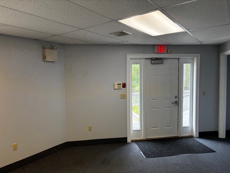 More Photos Of 82 Norwich Westerly Rd, North Stonington Medical For Sale