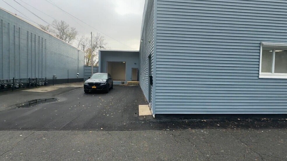 Primary Photo Of 2 Vatrano Rd, Albany Warehouse For Lease