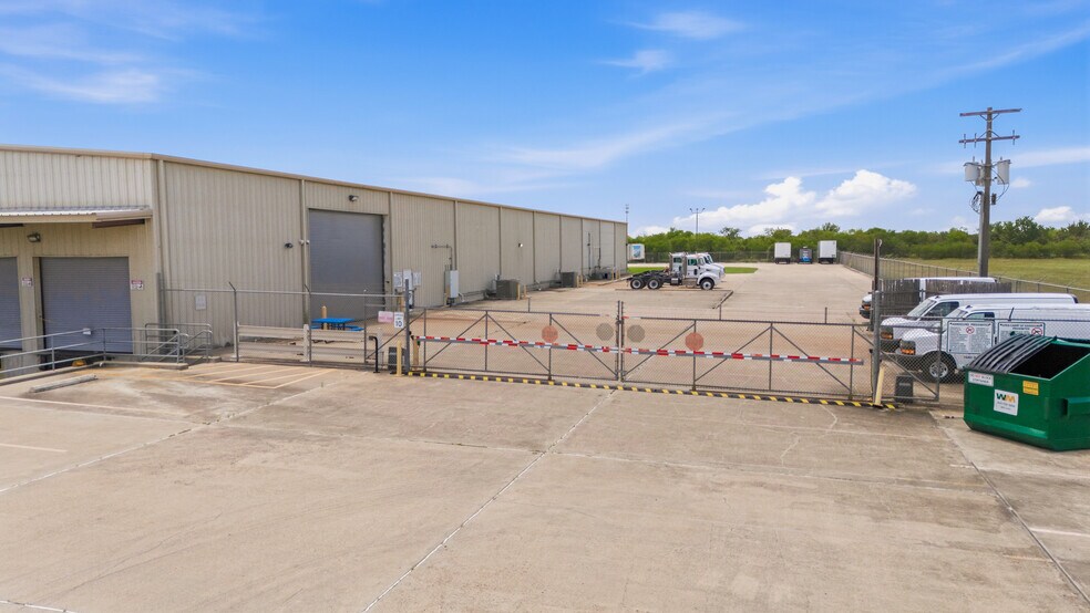 More Photos Of 8316 Lone Tree Rd, Victoria Industrial For Lease
