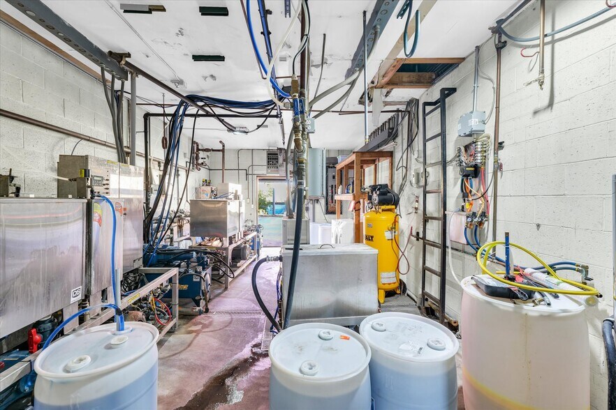 More Photos Of 501 E University Ave, Urbana Carwash For Sale