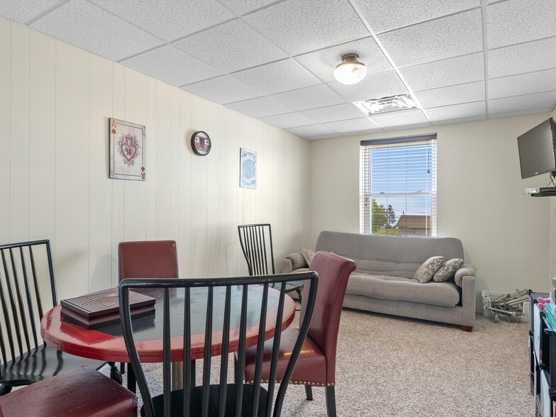 More Photos Of 201 Steele St, Algoma Hotel For Sale