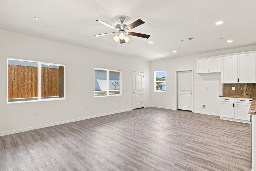 More Photos Of 9121 Prometheus Dr, Bakersfield Apartments For Sale