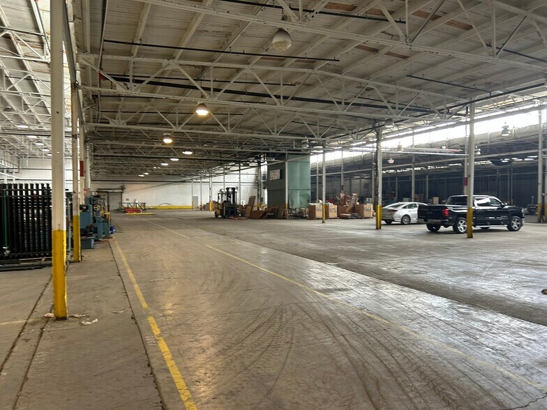 More Photos Of 515 W 8th Ave W, Huntington Warehouse For Lease