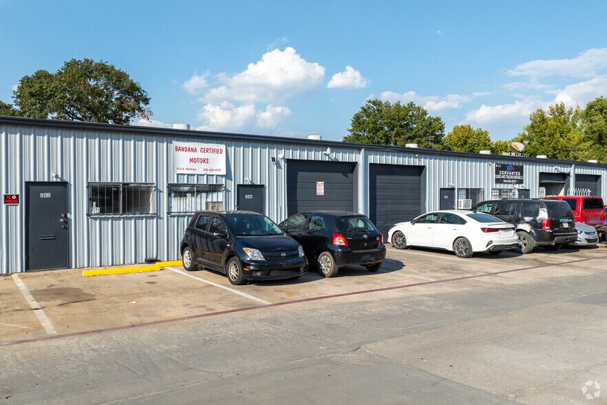 More Photos Of 7676 N I-45, Houston Unknown For Lease