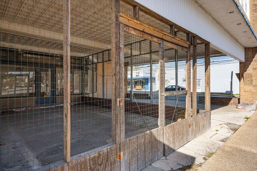 More Photos Of 101 Broad St, Columbia Flex For Sale