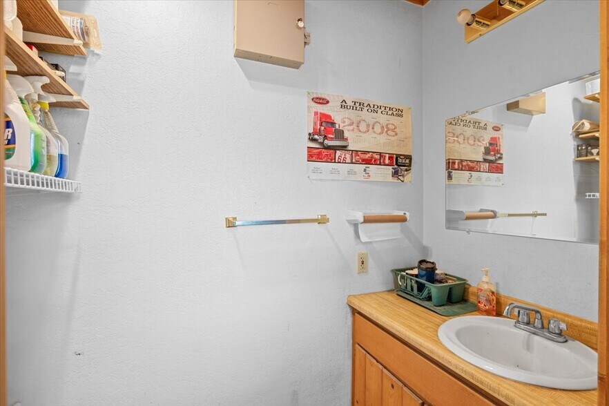 More Photos Of 10744 OR-62, Eagle Point Storefront Retail Office For Sale