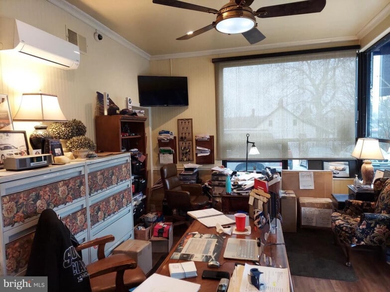 More Photos Of 120 E Market St, Hallam Auto Repair For Sale