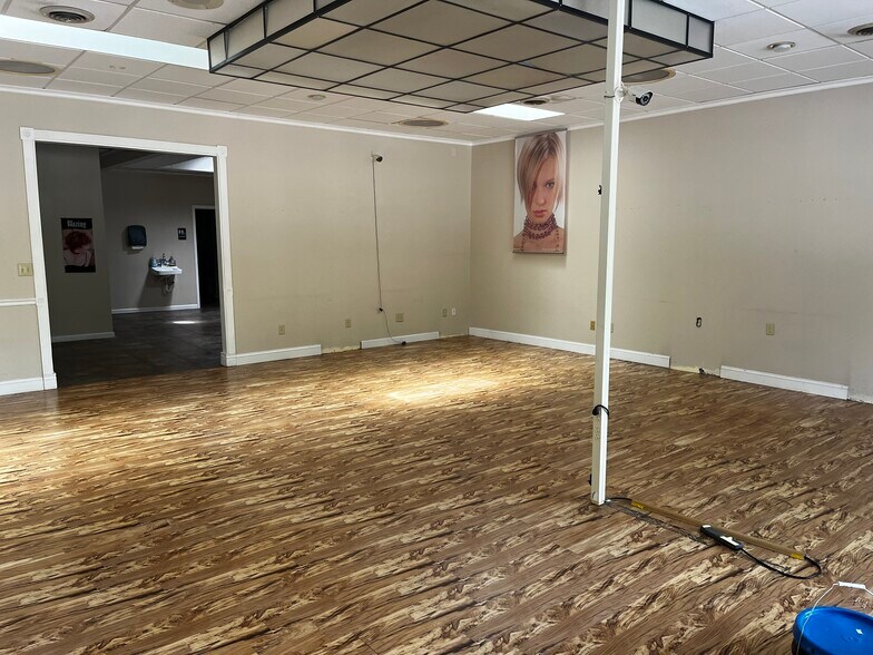 More Photos Of 524 Hendersonville Rd, Asheville Freestanding For Lease