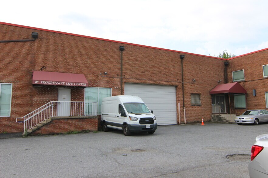 More Photos Of 1933 Montana Ave NE, Washington Warehouse For Lease