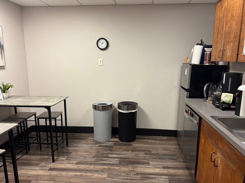 More Photos Of 18250-18260 SW 100th Ct, Tualatin Warehouse For Sale