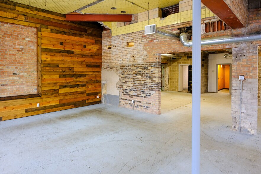 More Photos Of 408 W Main St, Benton Harbor Freestanding For Lease