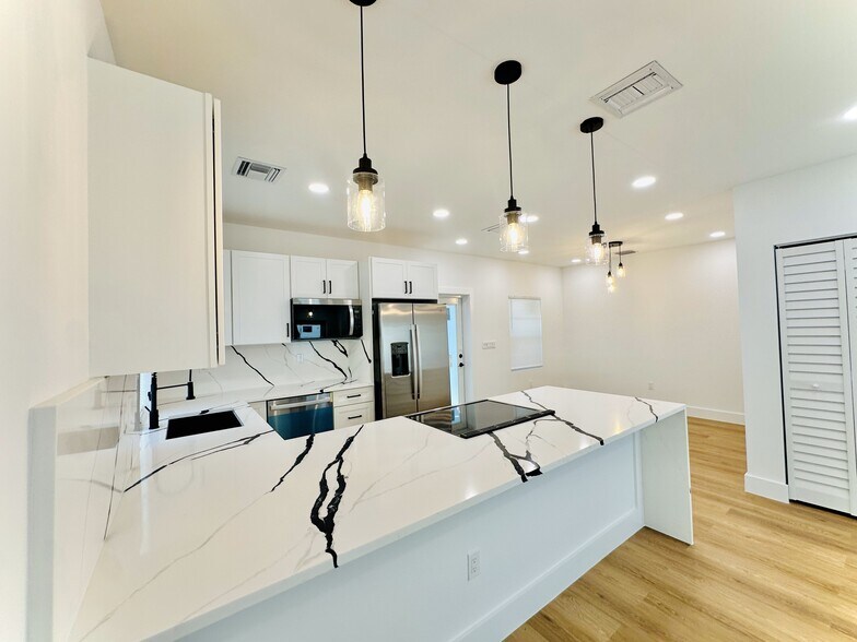 More Photos Of 931 N J St, Lake Worth Beach Apartments For Sale