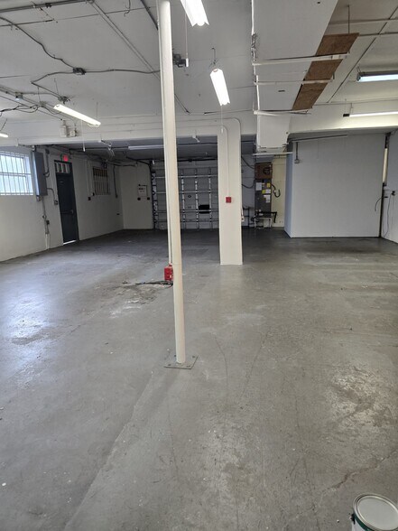 More Photos Of 220 SW 30th St, Fort Lauderdale Warehouse For Lease