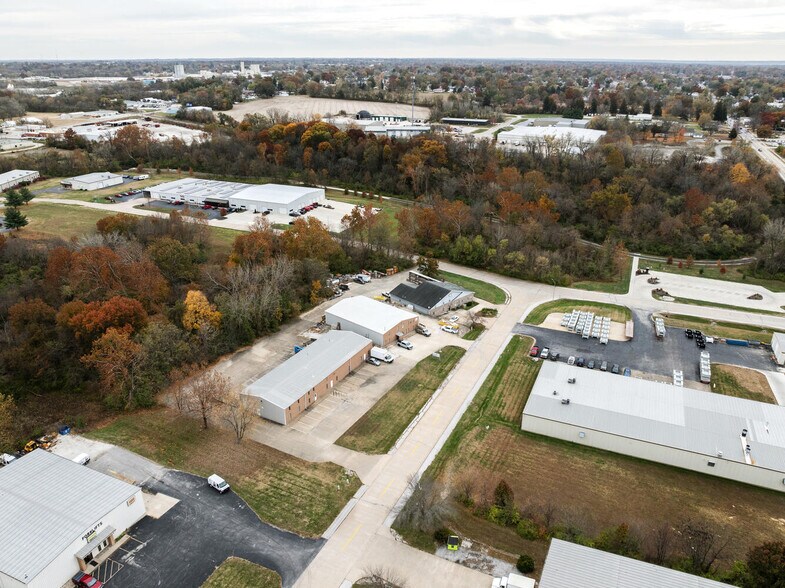 More Photos Of 2414 W Schneidman Dr, Quincy Industrial For Lease