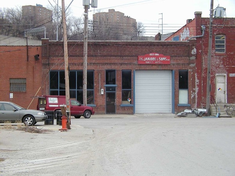 More Photos Of 939 W 8th St, Kansas City Warehouse For Lease