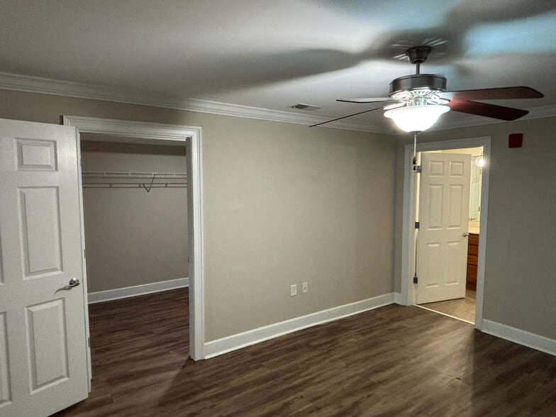 More Photos Of 1520 Main St, Columbia Storefront Retail Residential For Lease