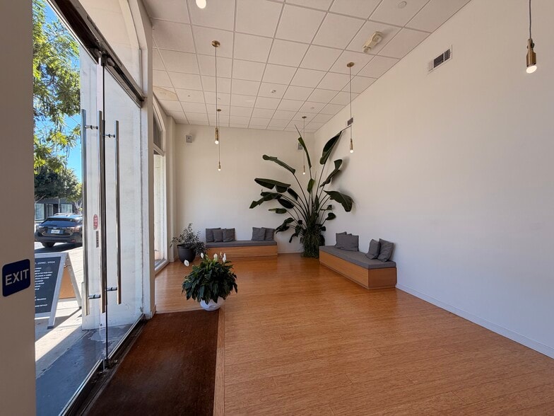 More Photos Of 145 N La Brea Ave, Los Angeles Storefront Retail Office For Lease