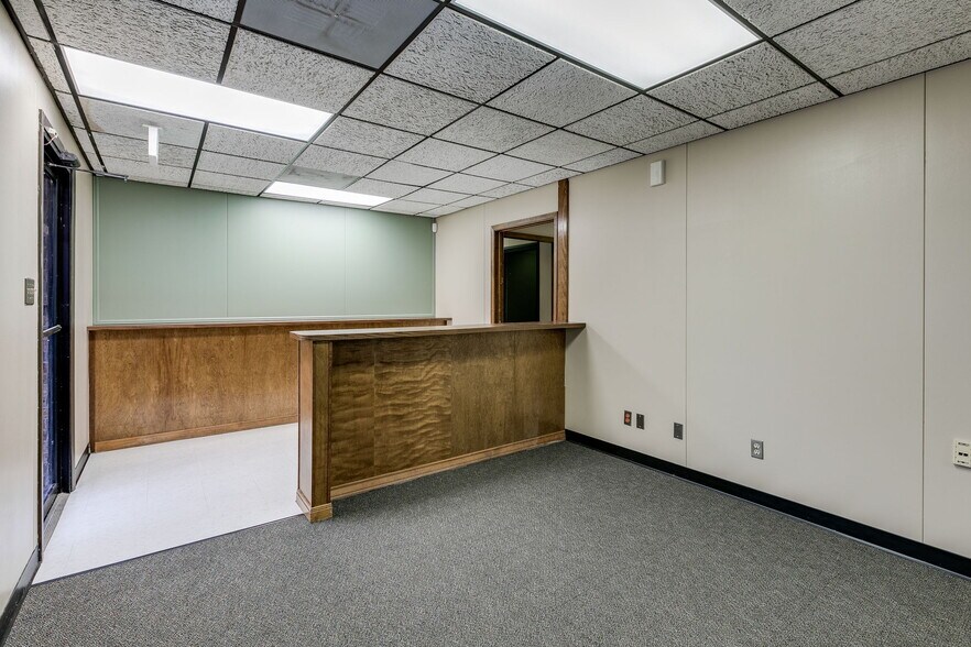 More Photos Of 602 W 12th St, Taylor Office For Lease