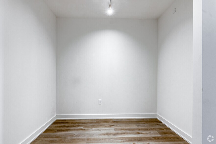More Photos Of 2475 Old Bronte Rd, Oakville Apartments For Lease