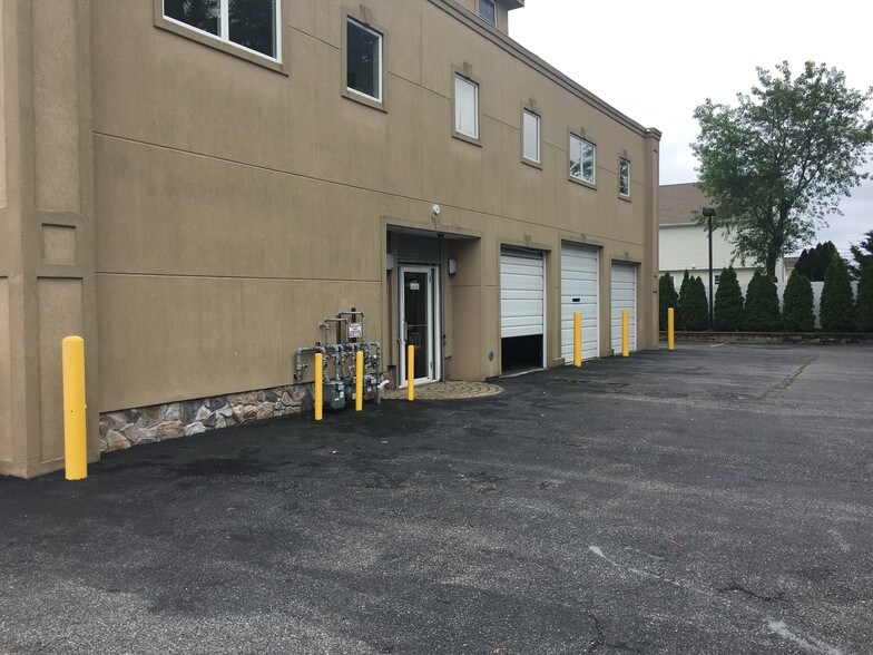 More Photos Of 620 W Montauk Hwy, Lindenhurst Freestanding For Sale