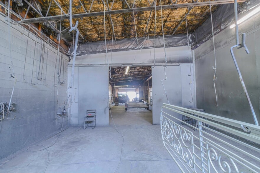 More Photos Of 1117 N Avenue T, Lubbock Warehouse For Sale