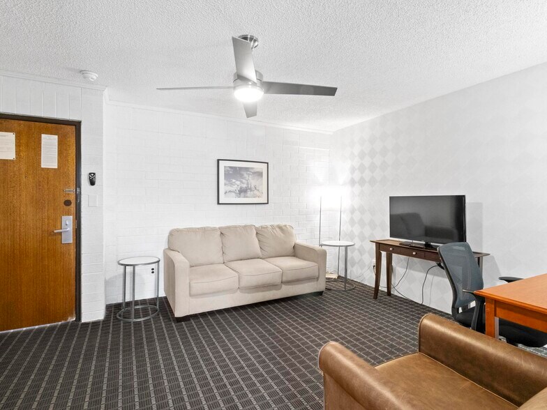 More Photos Of 333 N Main St, Richfield Hotel For Sale