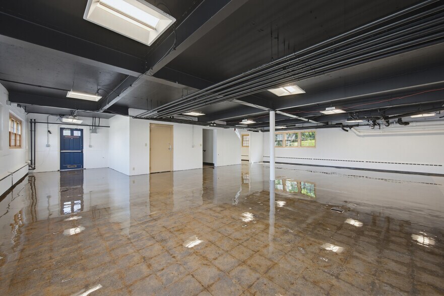 More Photos Of 318 Main St, Berlin Office For Sale