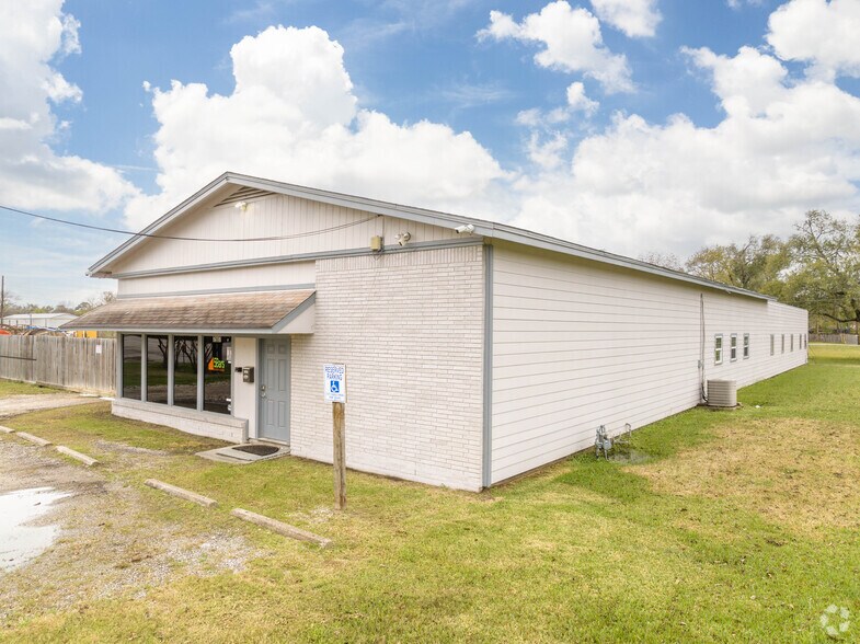 Primary Photo Of 7507 Bayway Dr, Baytown Office Residential For Lease