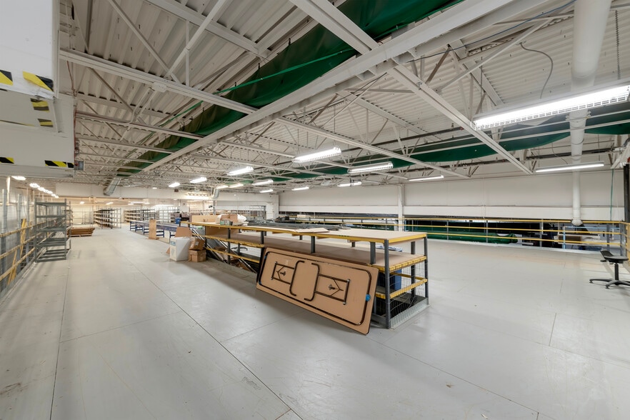 More Photos Of 1551 Corporate Dr, Irving Flex For Lease