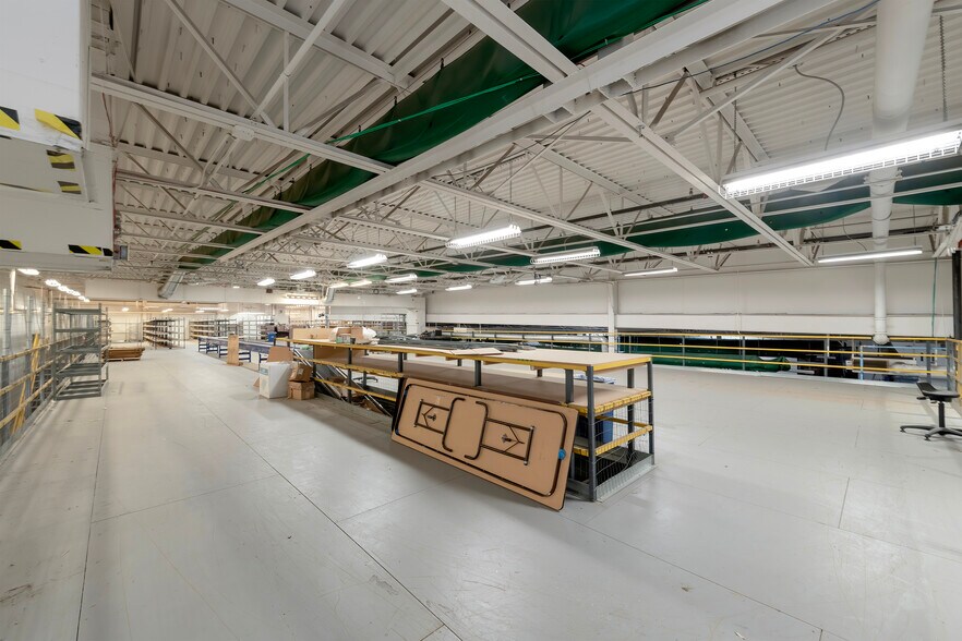 More Photos Of 1551 Corporate Dr, Irving Warehouse For Lease