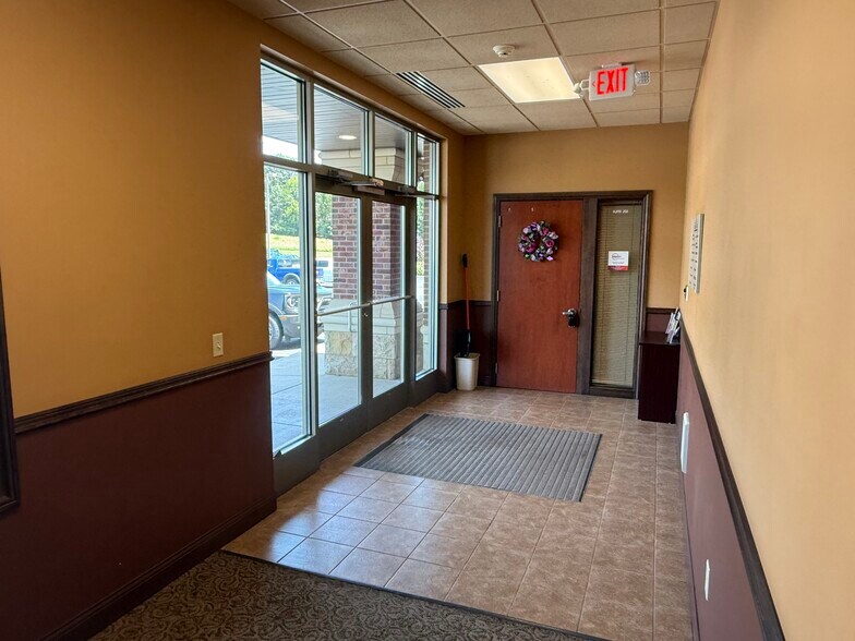 More Photos Of 4410 Golf Ter, Eau Claire Office For Sale