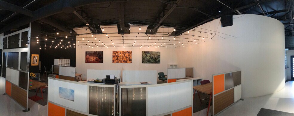 More Photos Of 2404-2410 Farrington St, Dallas Showroom For Lease