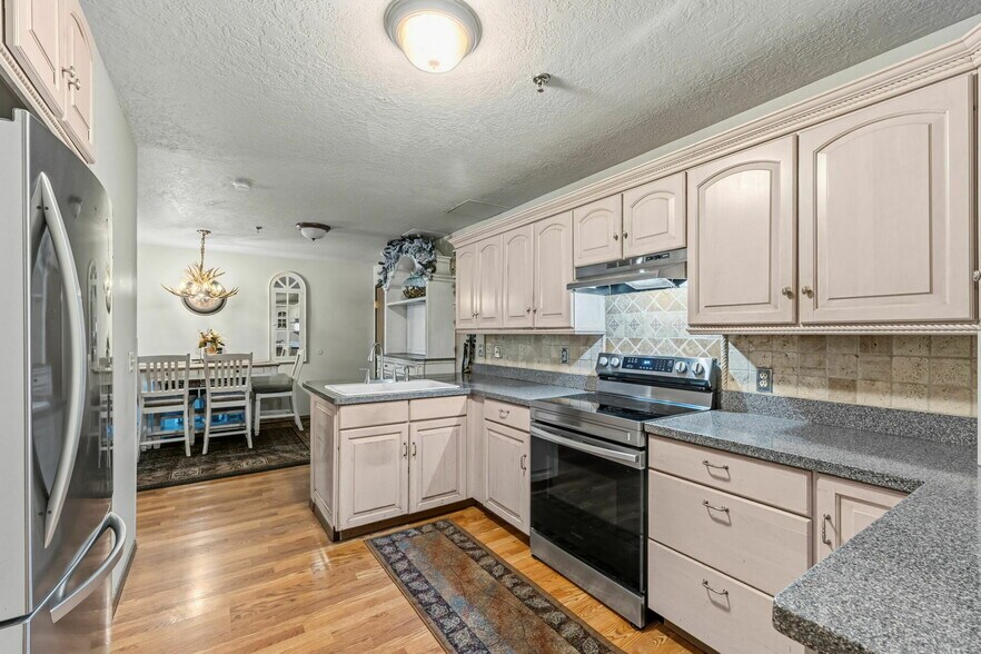 More Photos Of 205 Beaver Lodge Rd, Frisco Hotel For Sale