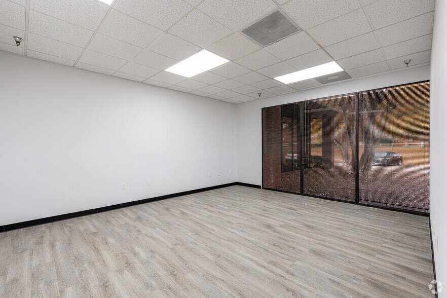 More Photos Of 150 Hembree Park Dr, Roswell Unknown For Lease