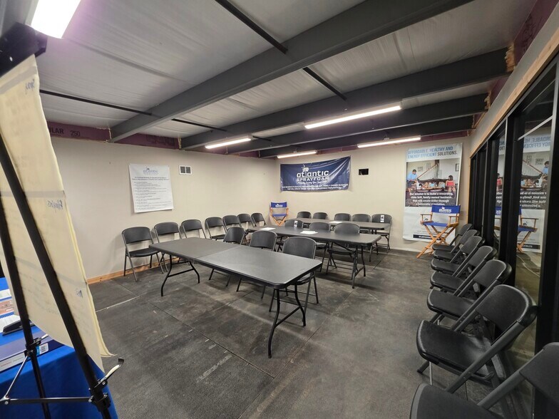 More Photos Of 2050 Old Bailey Rd, Ridgeland Showroom For Lease