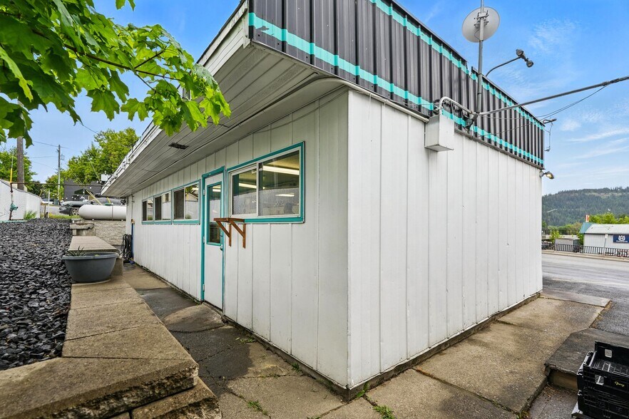 More Photos Of 213 W College Ave, Saint Maries Restaurant For Sale