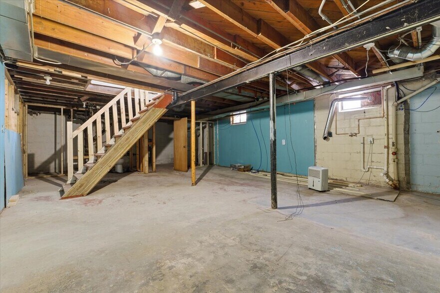 More Photos Of 8603 N 30th St, Omaha Storefront Retail Residential For Lease