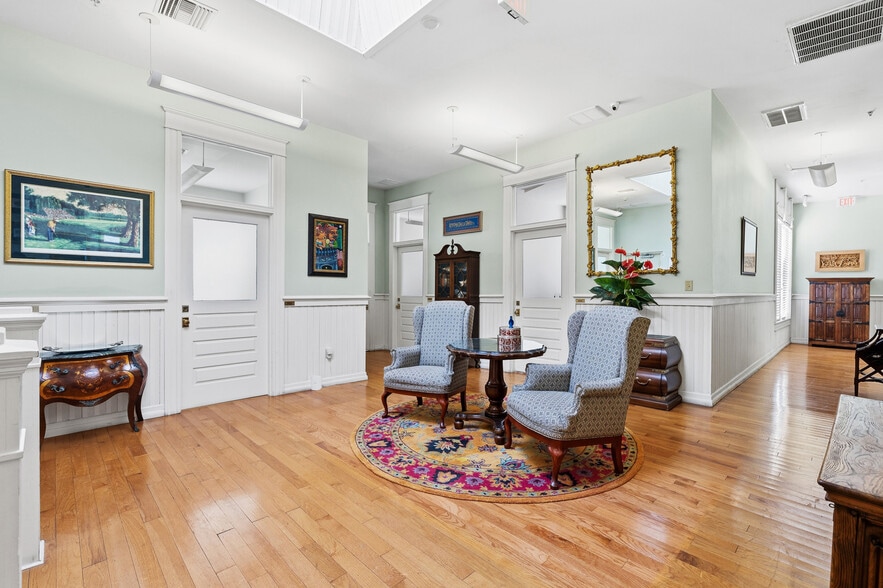 More Photos Of 1710 N 19th St, Tampa Office For Sale