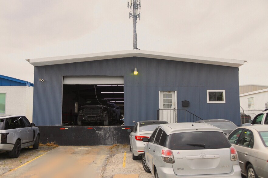 Primary Photo Of 117 Commercial St, Garland Warehouse For Sale