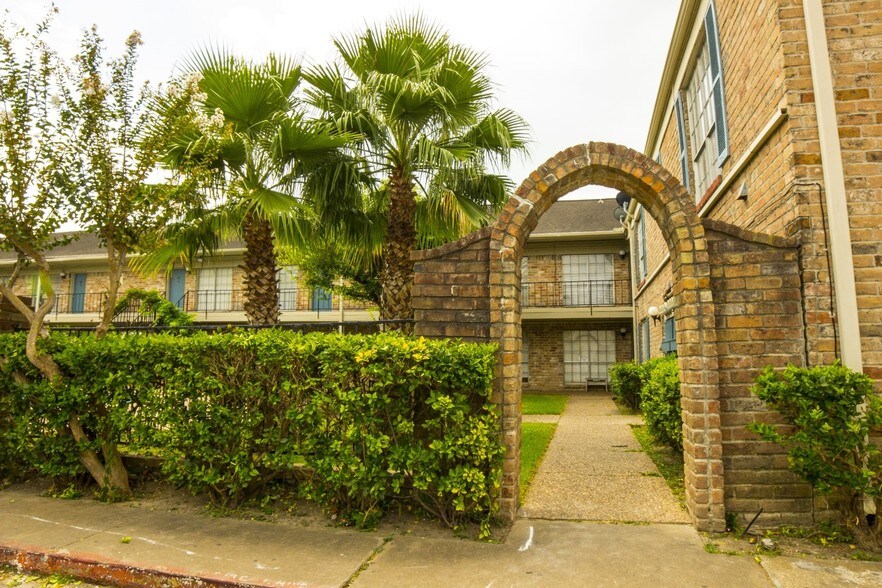 More Photos Of 6909 Renwick Dr, Houston Apartments For Sale