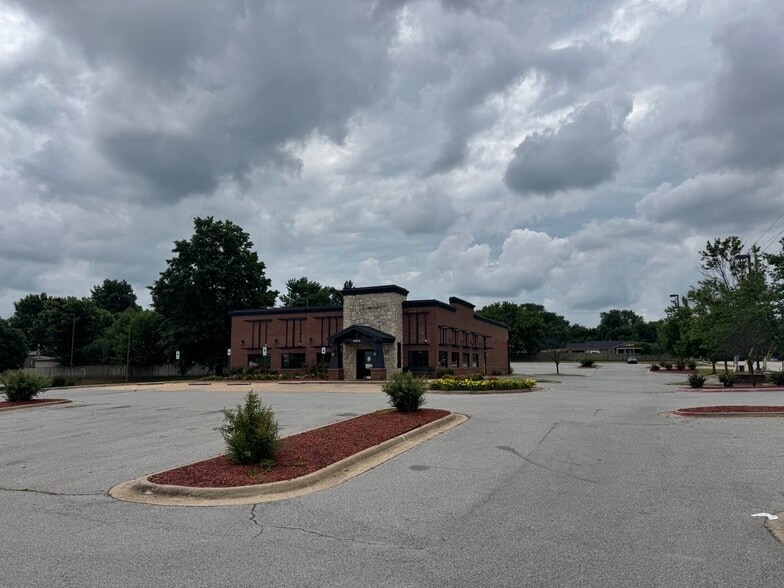 Primary Photo Of 3953 W Sunset Ave, Springdale Restaurant For Lease